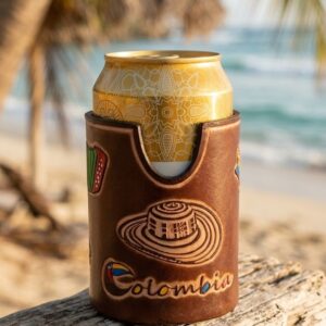 Porta Latas en Cuero Repujado