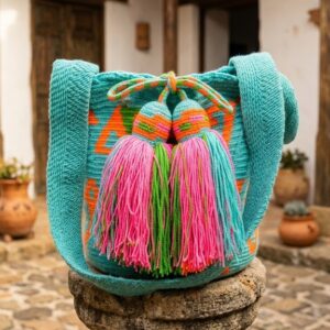 mochila 2. 40 Mochila de Inspiración Wayuu Turquesa y Fucsia