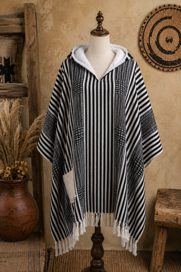 Poncho Artesanal Elegancia Geométrica